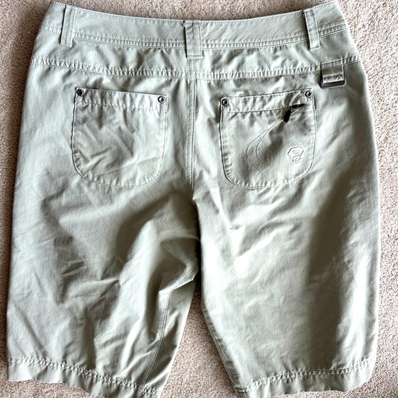 Mountain Hardware long shorts - Picture 2 of 4